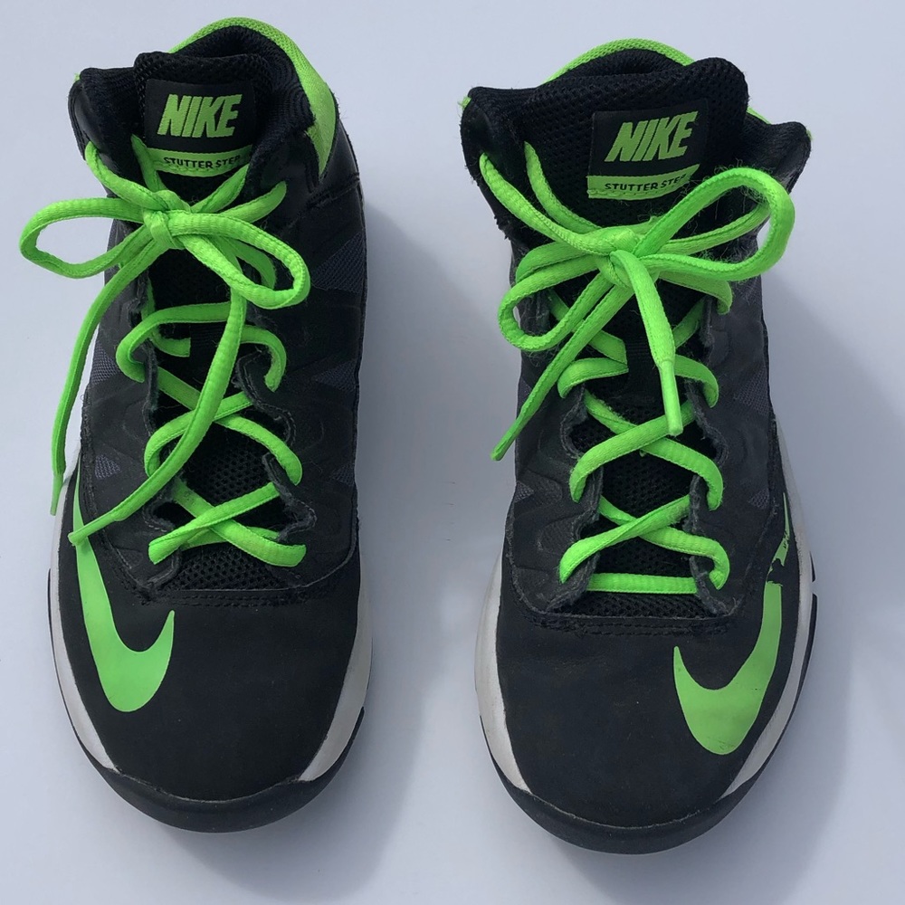 Nike Basketball Sneakers EUC - Youth Size 3.5